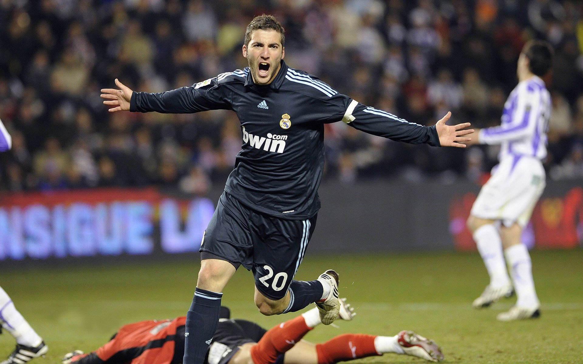 Ning伤愈归来引爆热搜，从野区莽夫到团队之魂的蜕变|FB体育